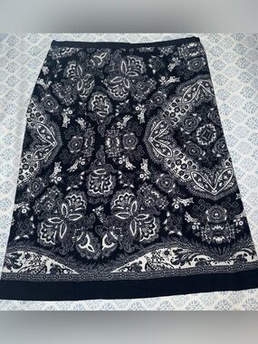 Ann Taylor LOFT Silk White Dark Navy Blue Skirt paisley Printed size 2P